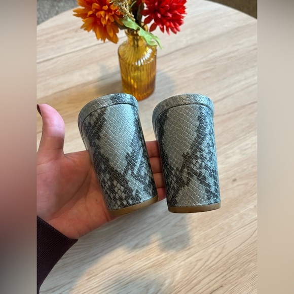 Steve Madden Green Snake Print Thong Heels - Picture 3 of 6